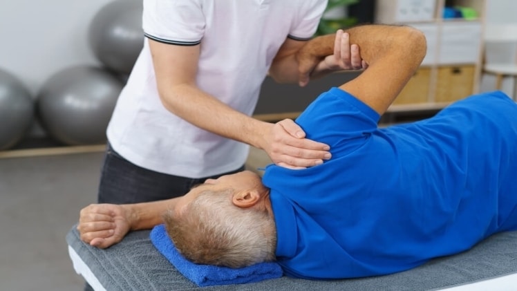 What Is the Difference Between Shoulder Tendinitis and Frozen Shoulder?